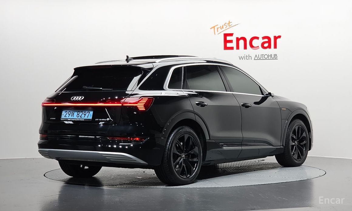  Audi e-tron