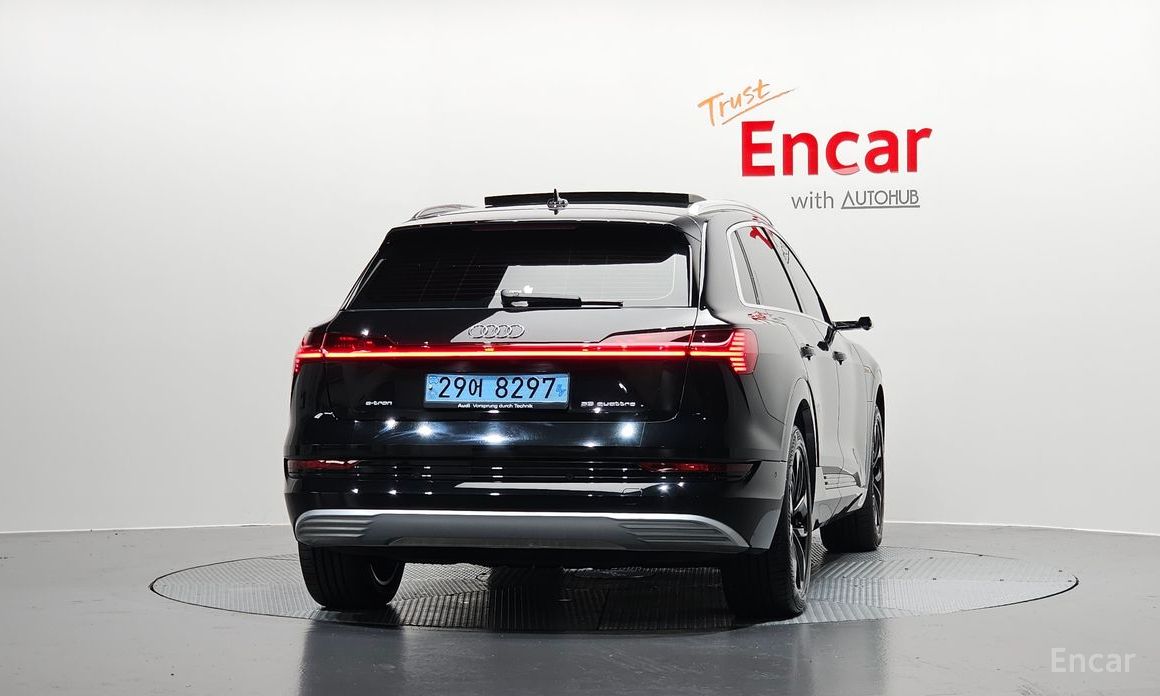  Audi e-tron