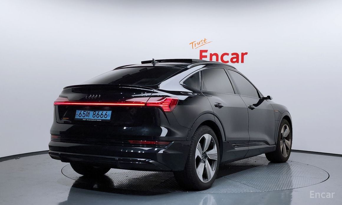 Audi e-tron