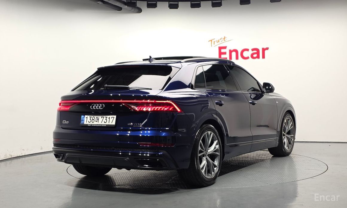  Audi Q8