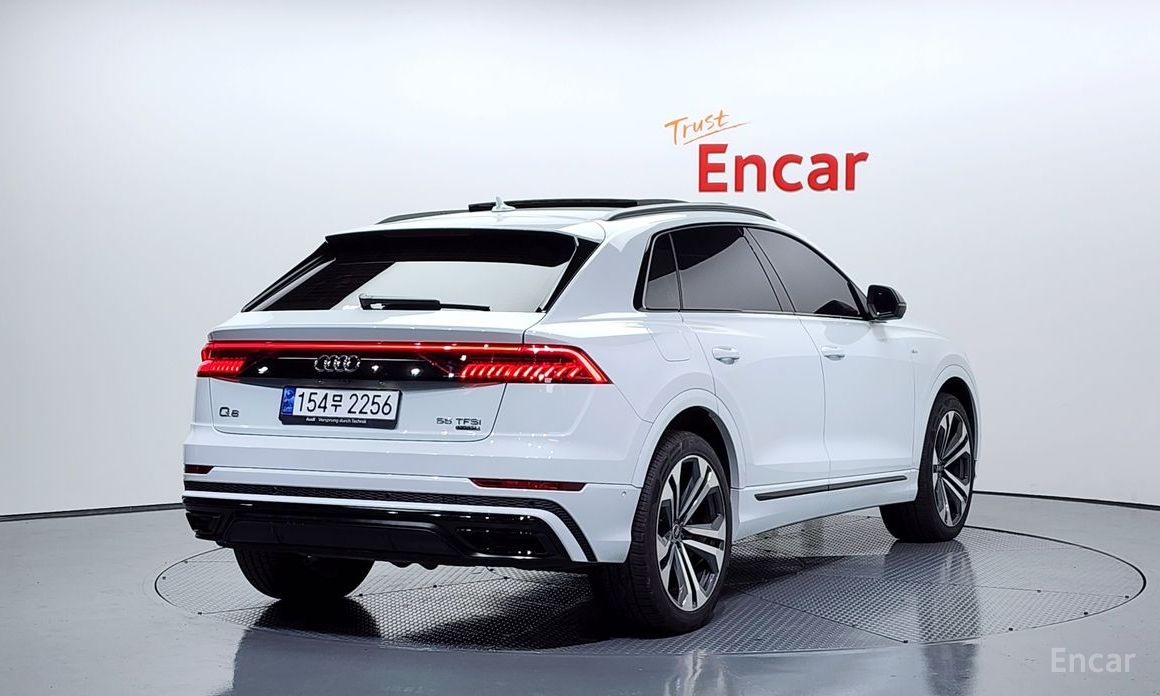  Audi Q8