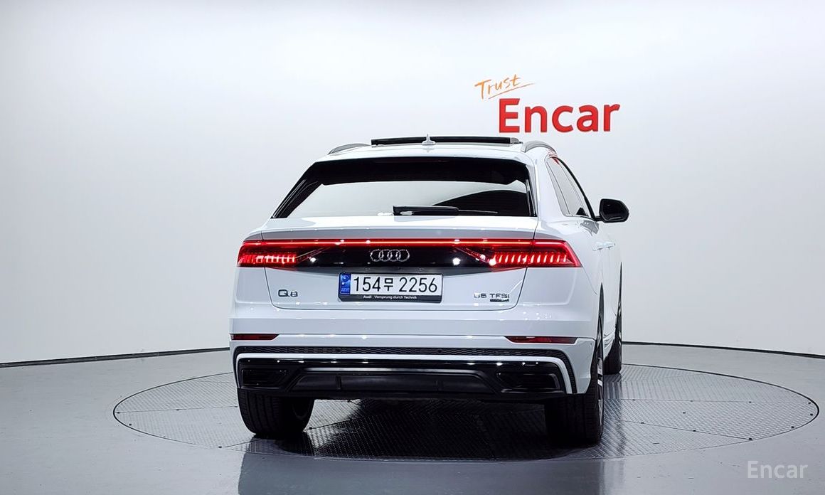  Audi Q8