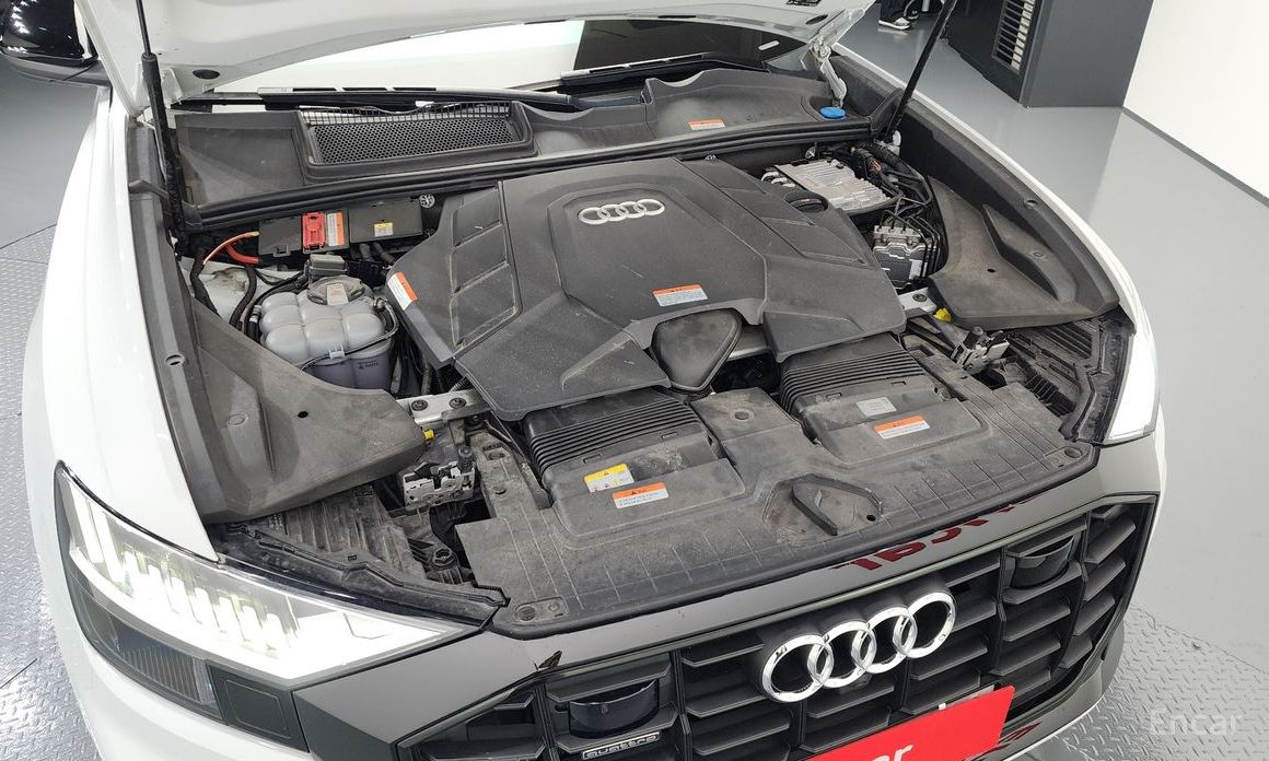  Audi Q8