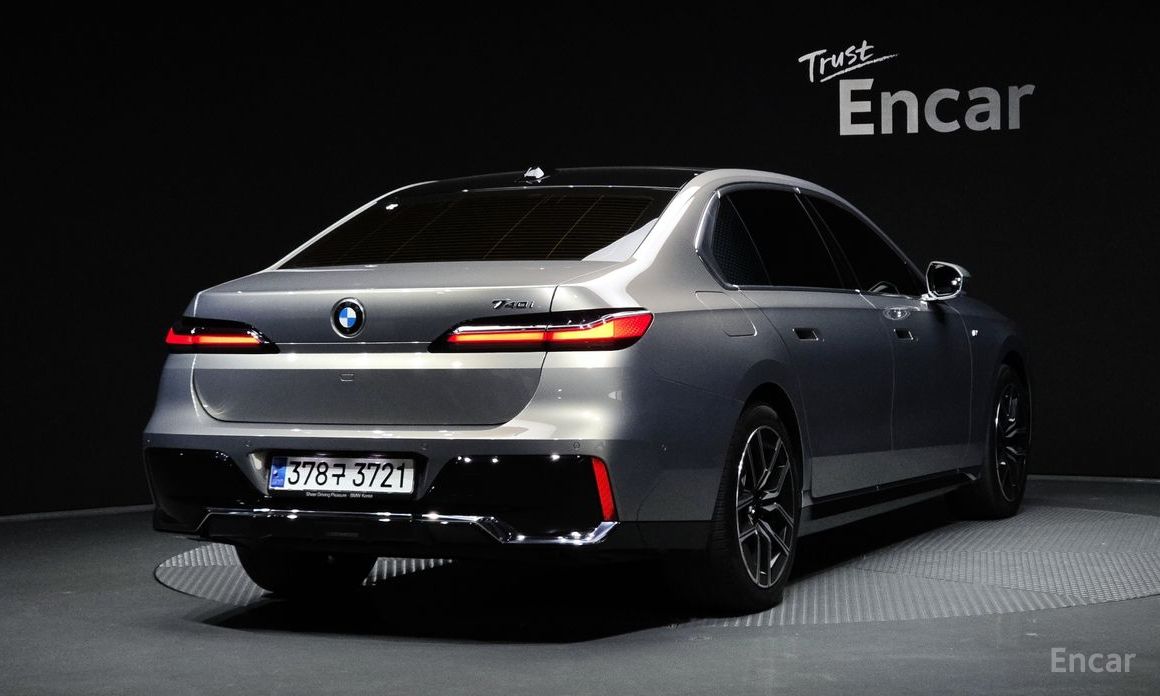  BMW 7-Series