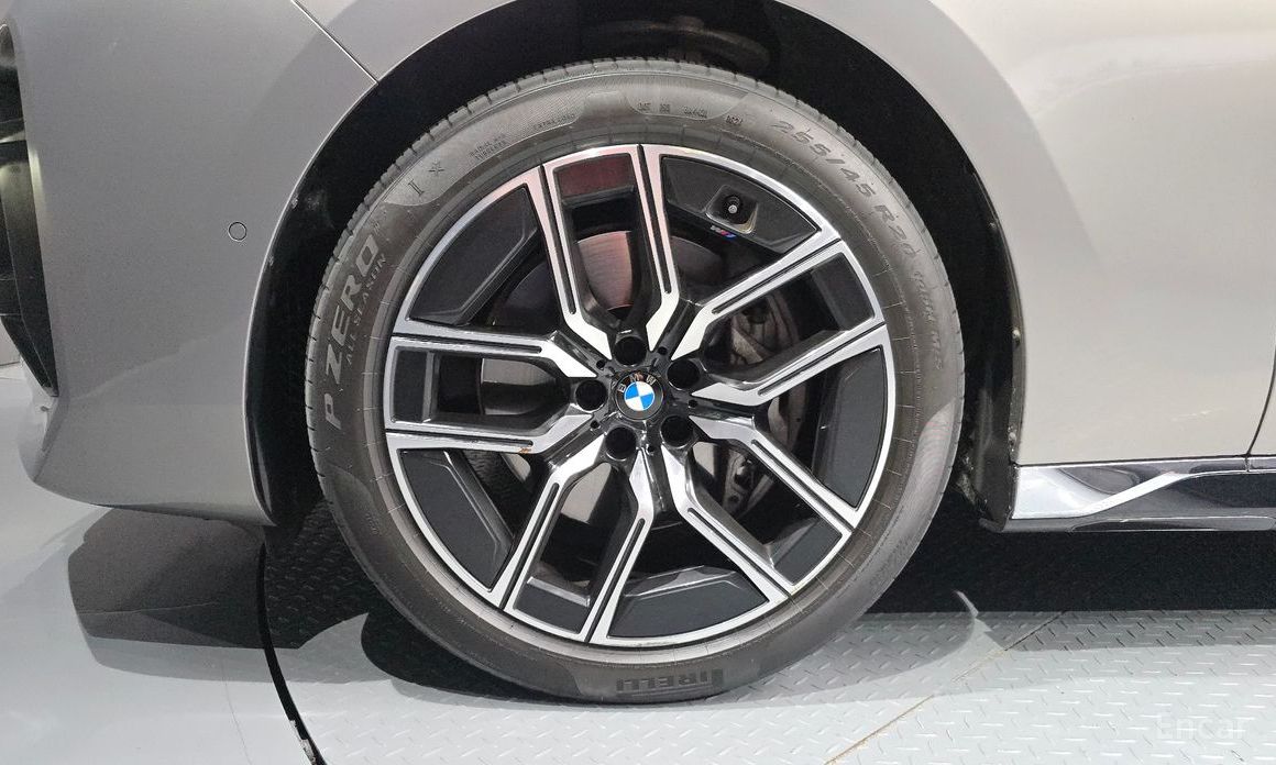  BMW 7-Series