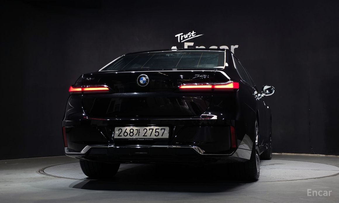  BMW 7-Series