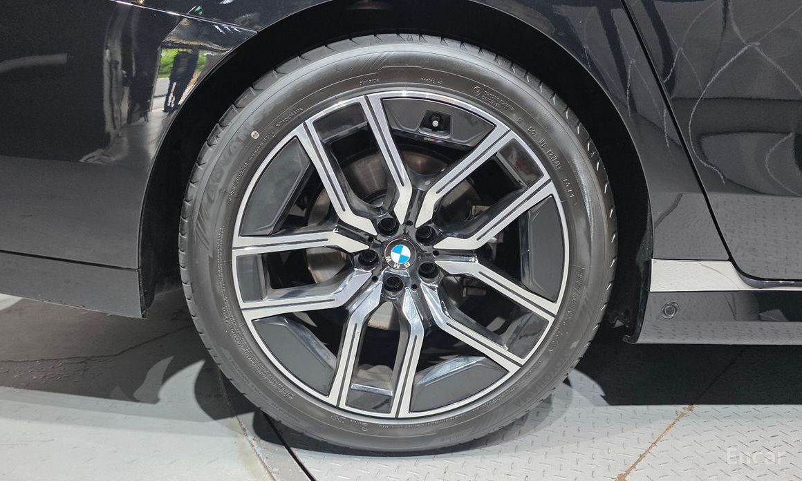  BMW 7-Series