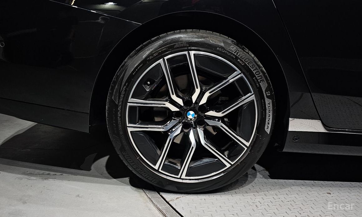  BMW 7-Series