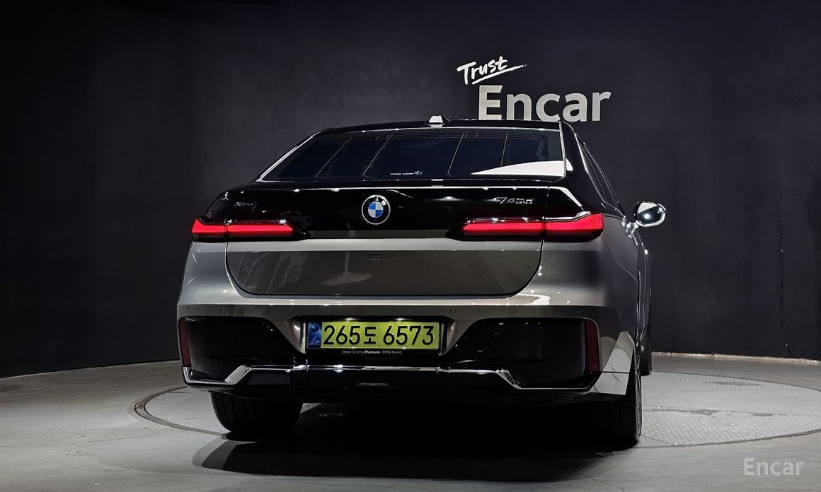  BMW 7-Series