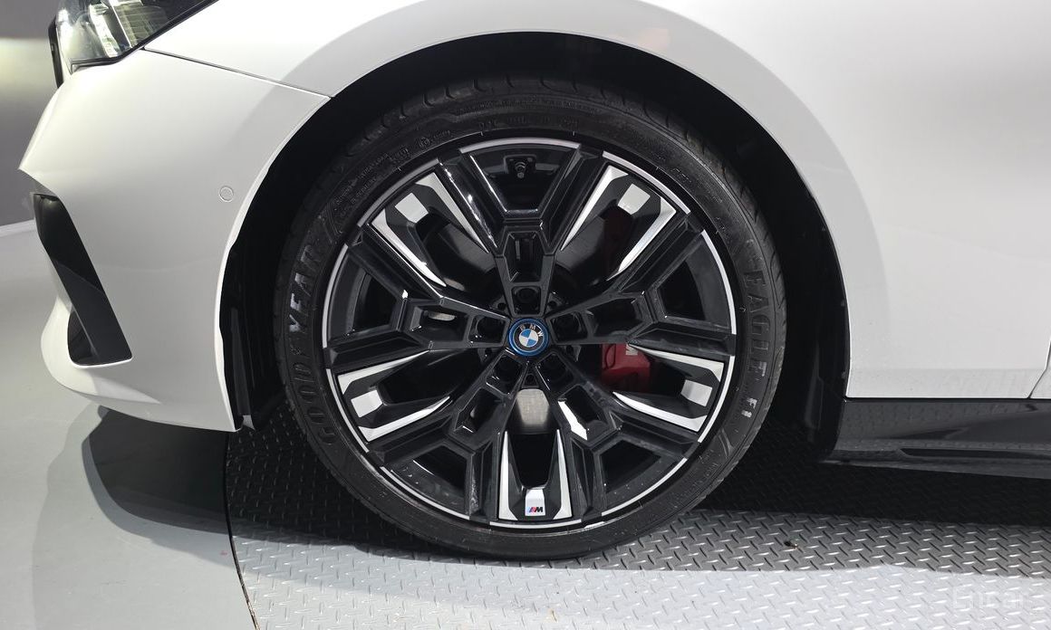  BMW i5