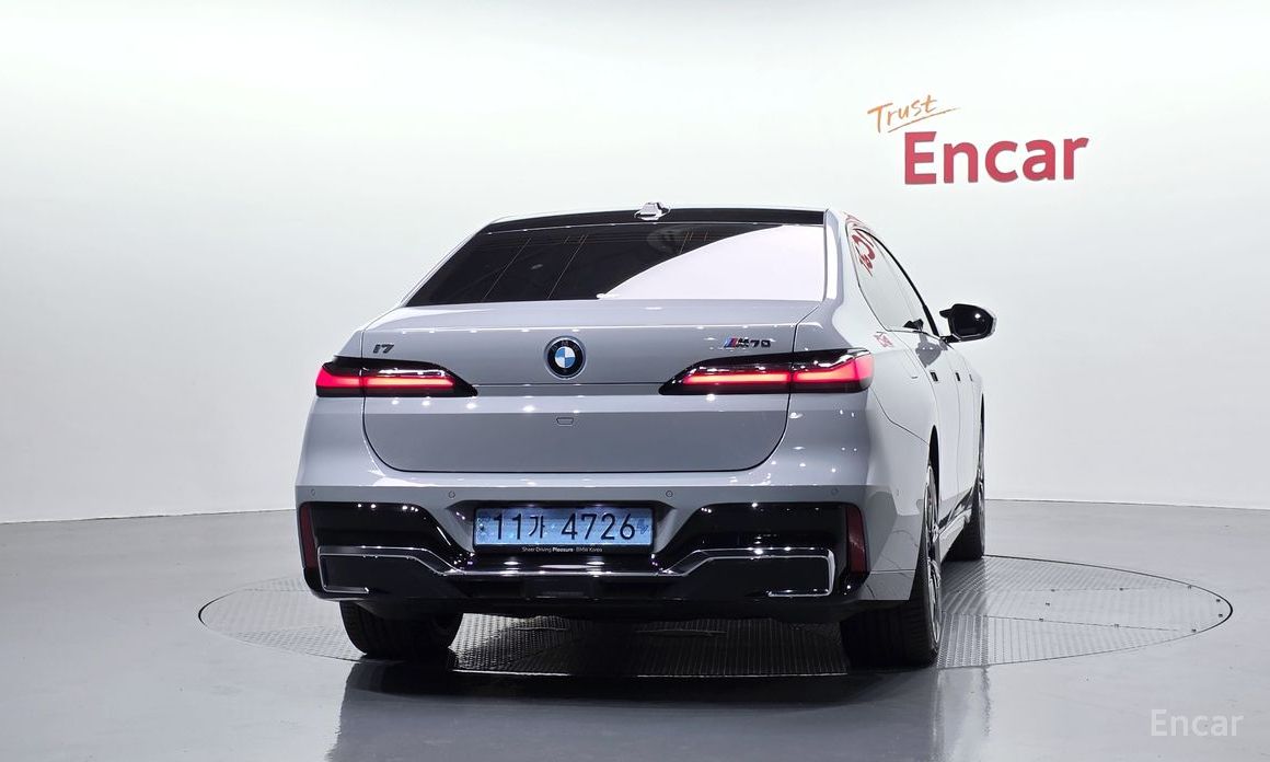  BMW i7