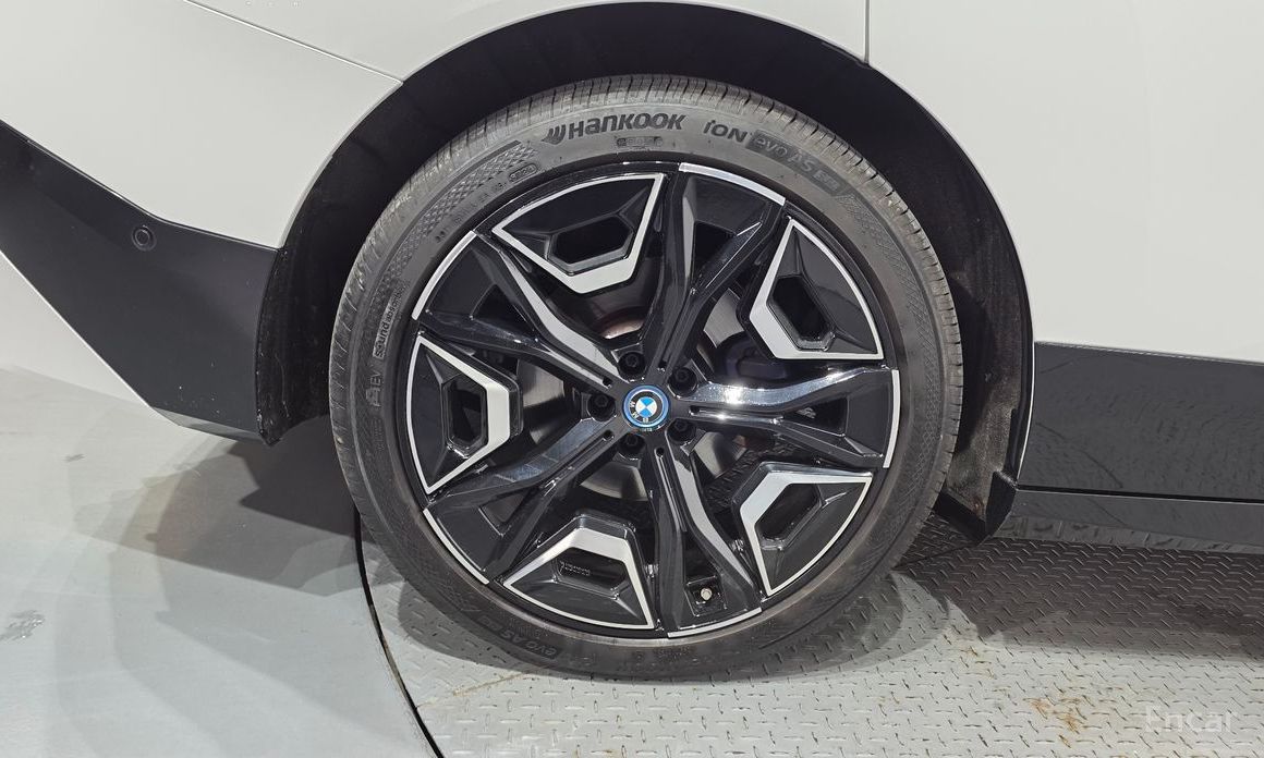  BMW iX
