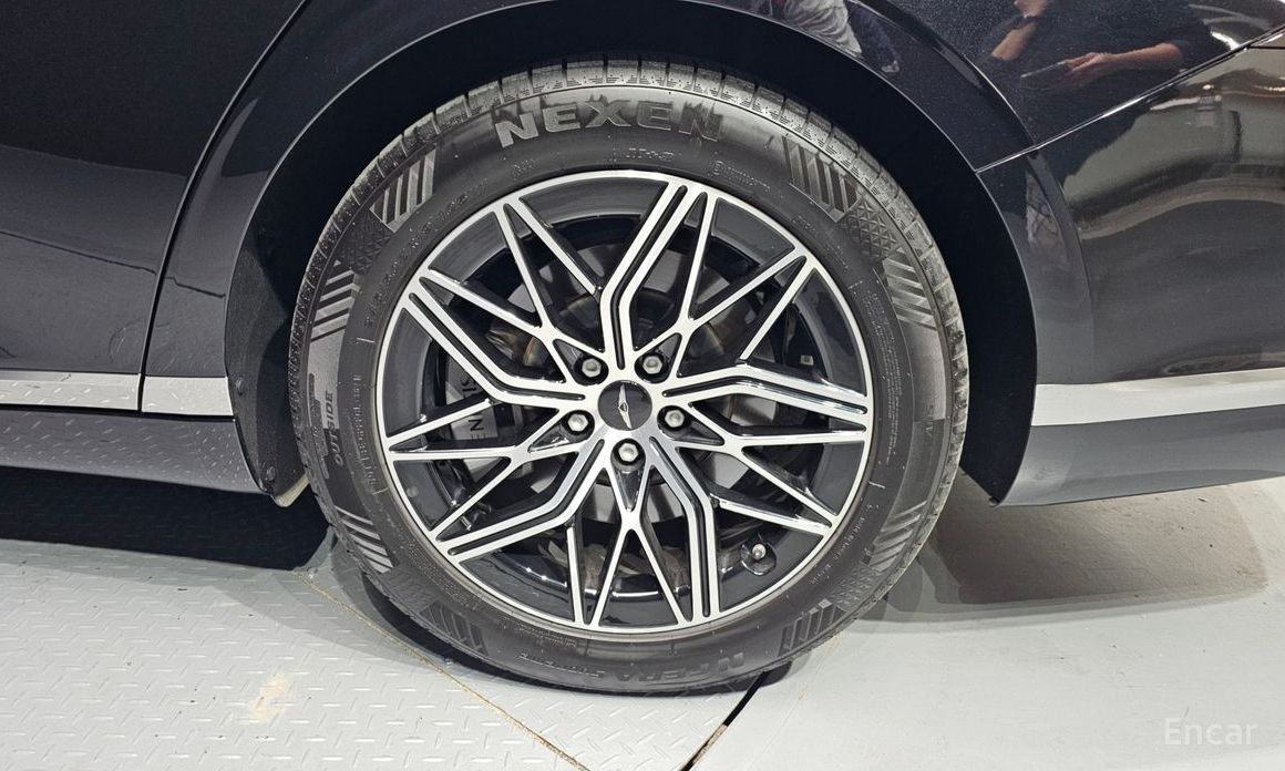  Genesis G90