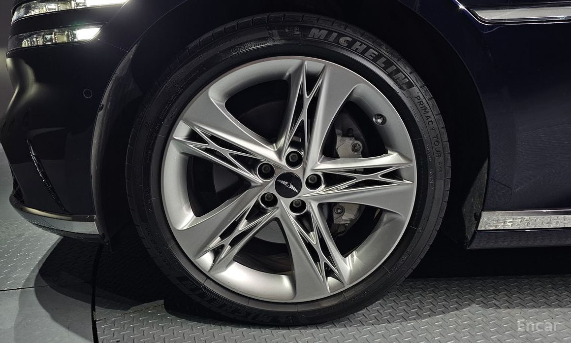  Genesis G90