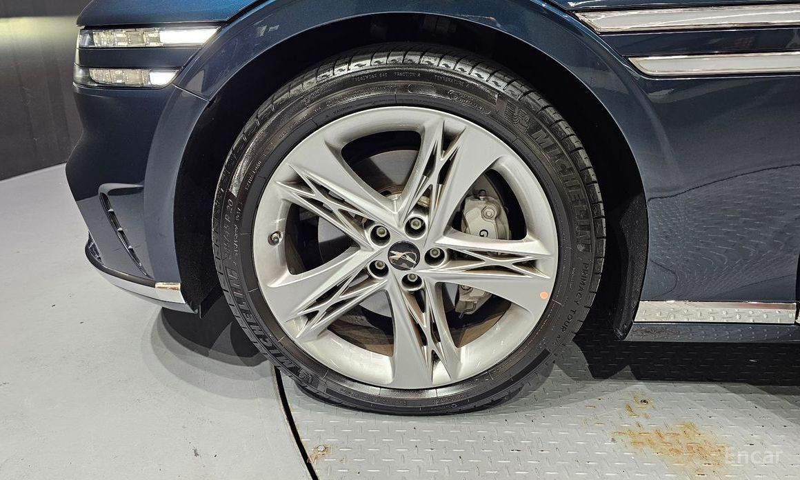  Genesis G90