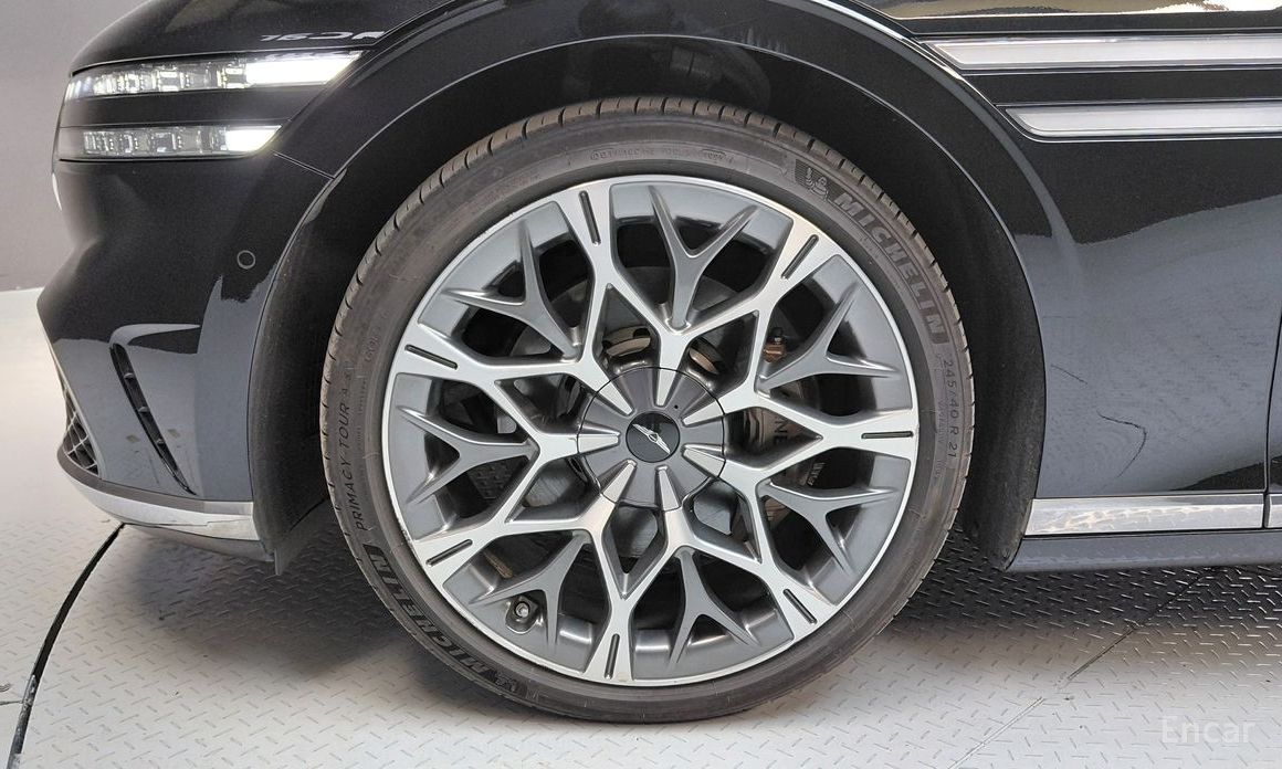  Genesis G90