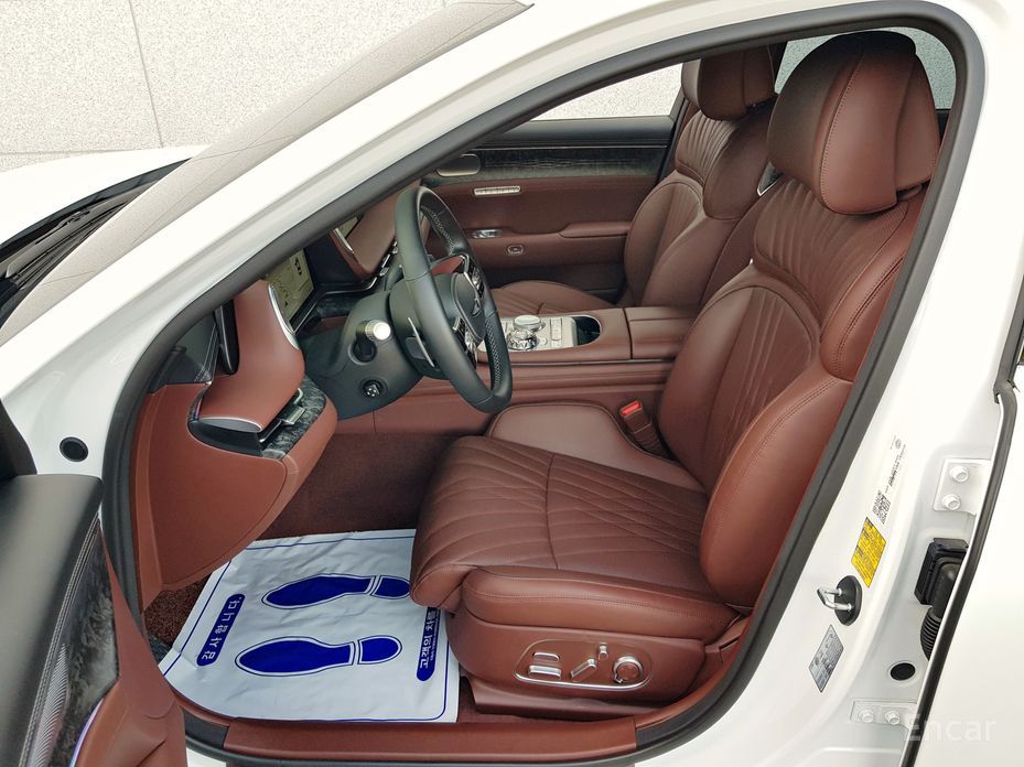  Genesis G90