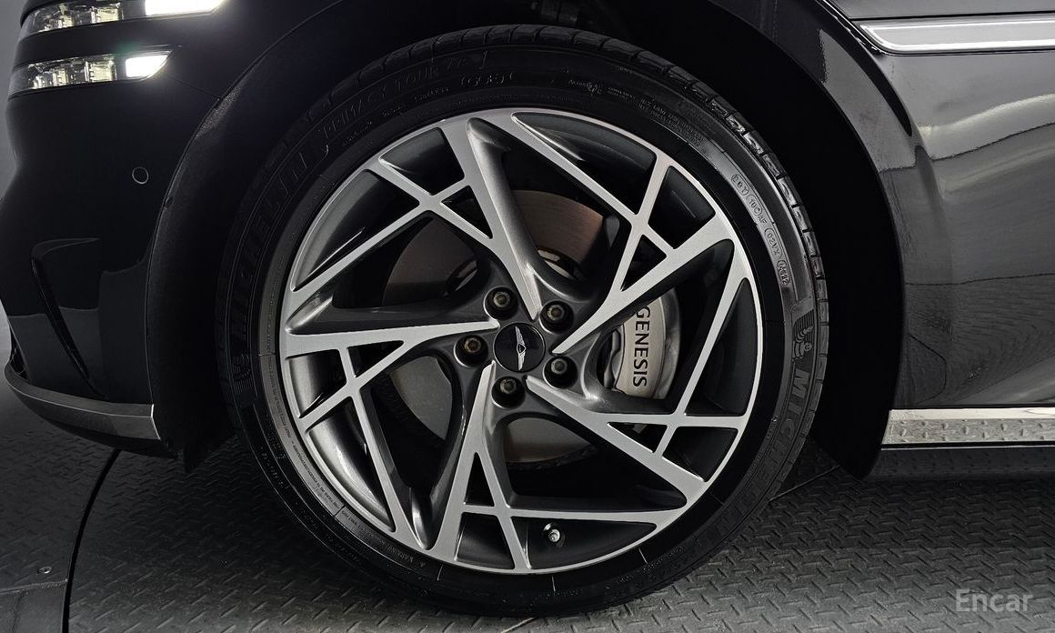  Genesis G90