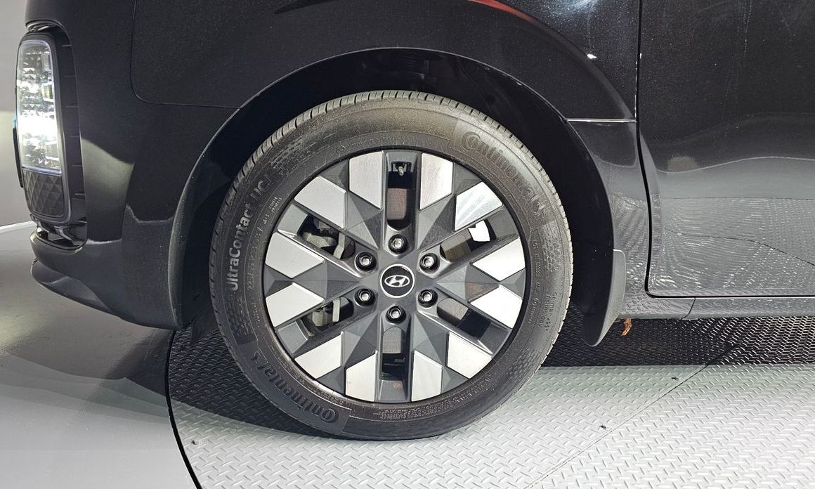  Hyundai Staria