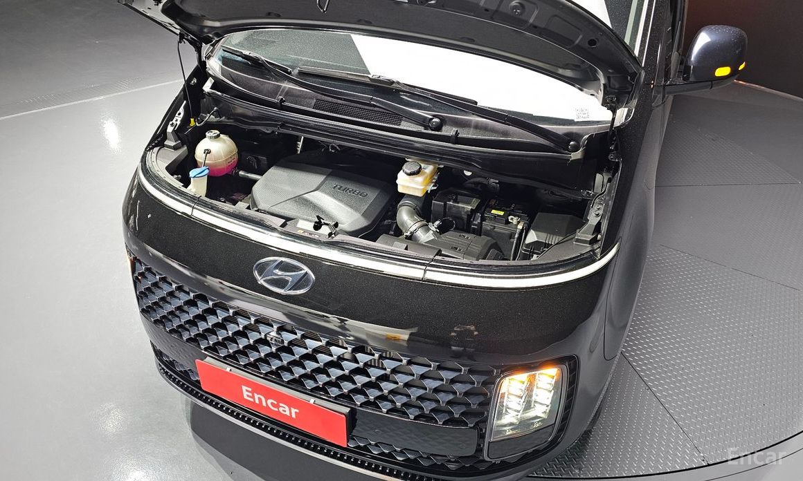  Hyundai Staria