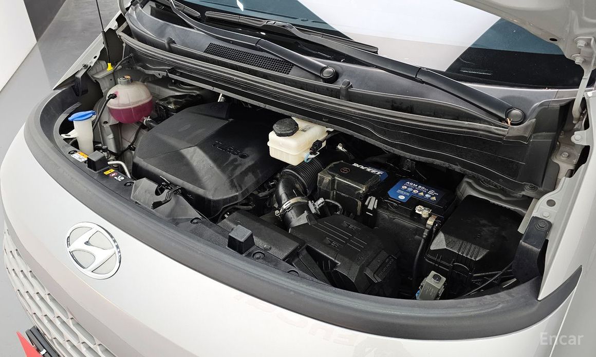  Hyundai Staria
