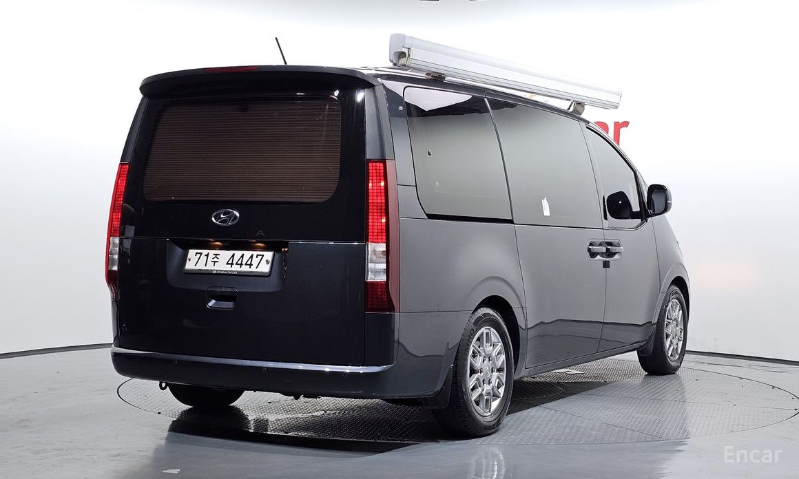  Hyundai Staria