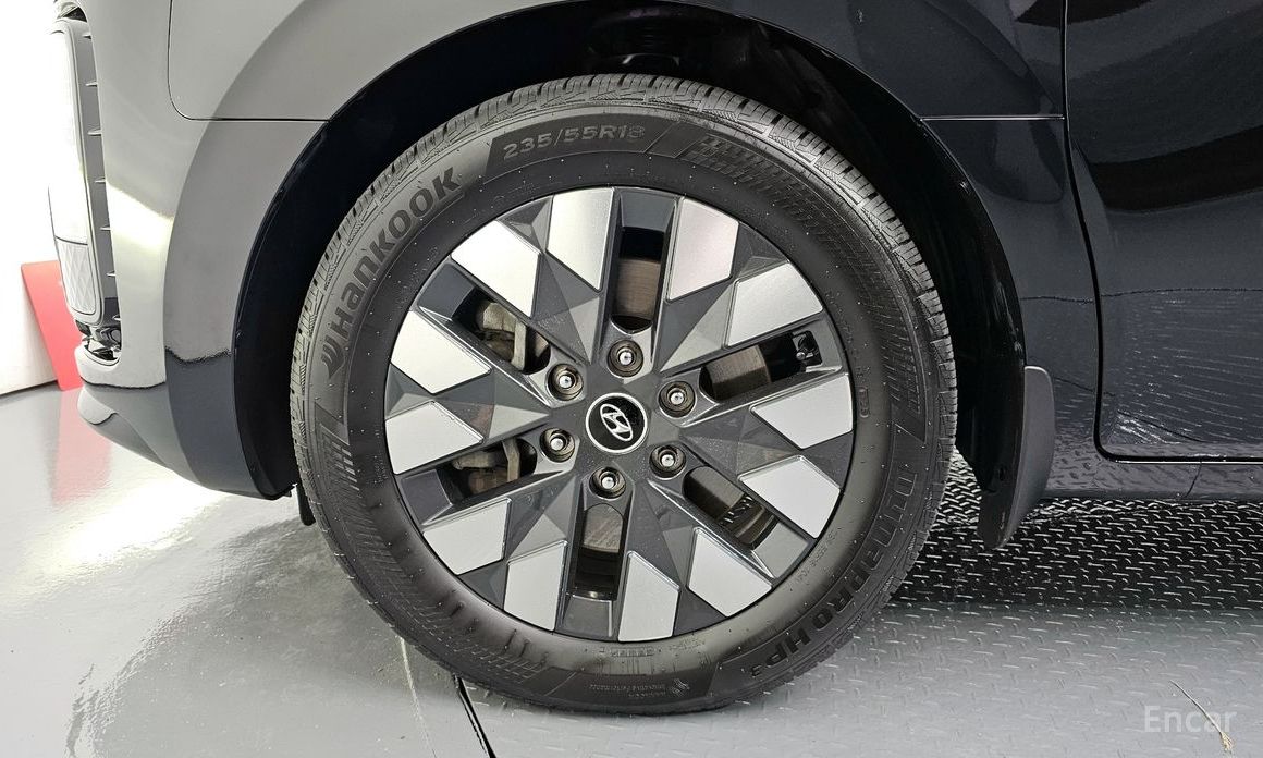  Hyundai Staria