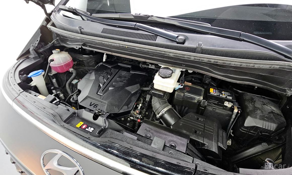  Hyundai Staria