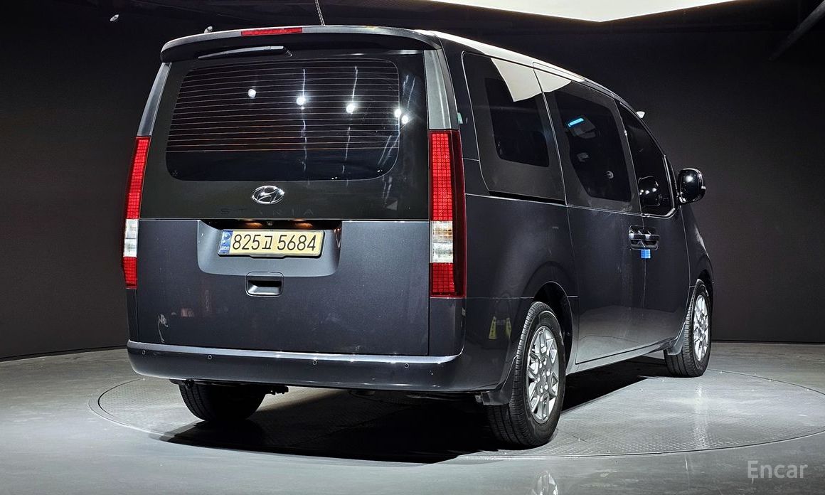  Hyundai Staria