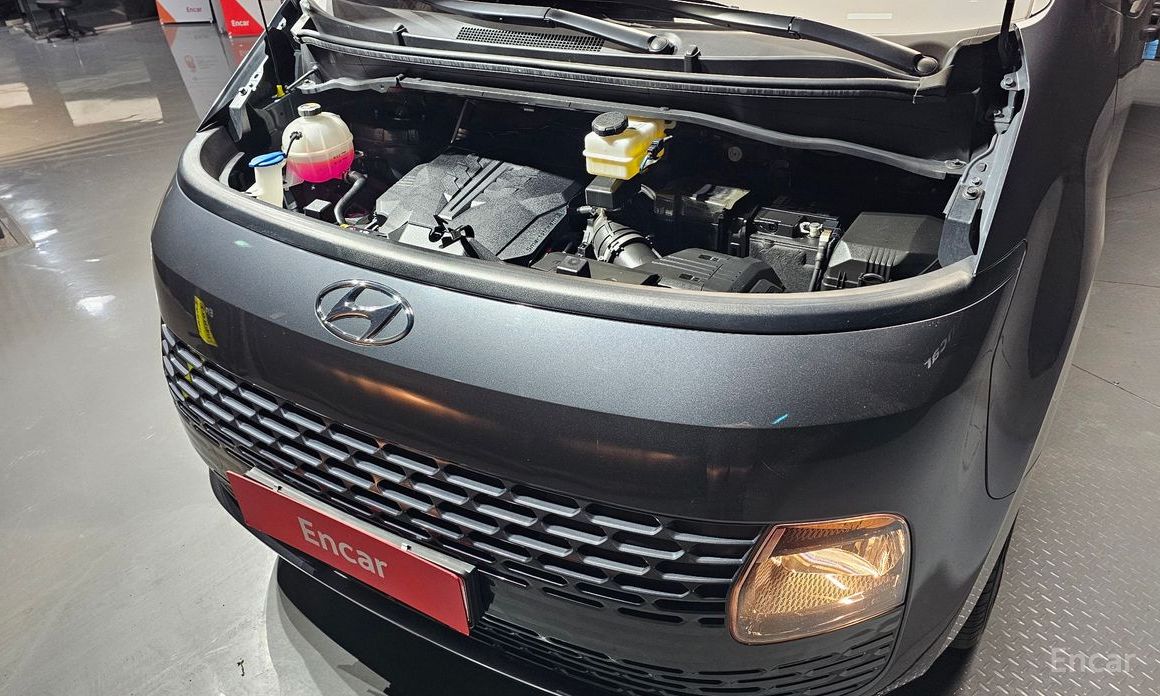  Hyundai Staria