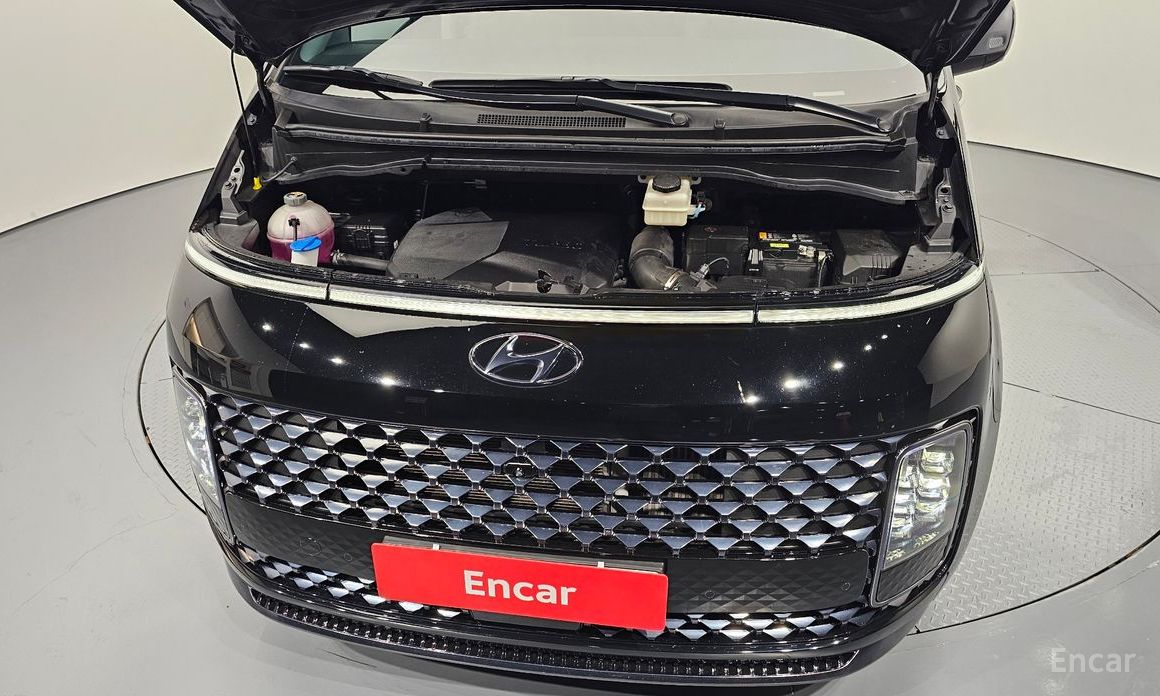  Hyundai Staria