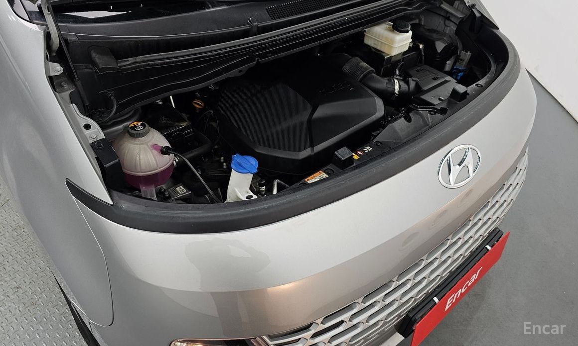  Hyundai Staria