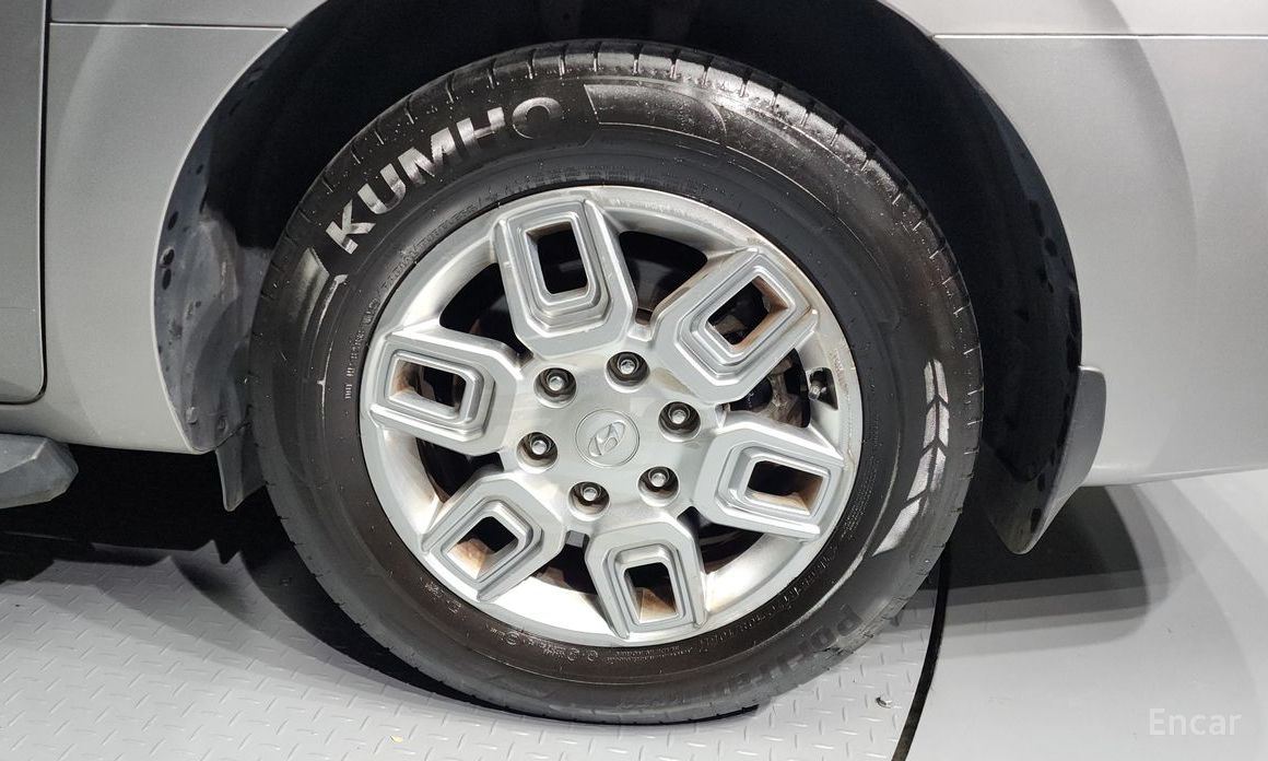  Hyundai Staria
