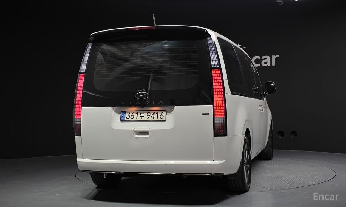  Hyundai Staria