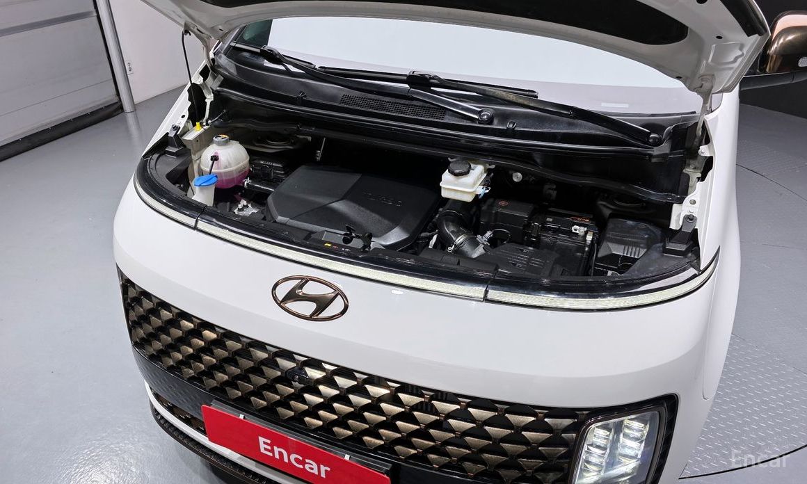  Hyundai Staria
