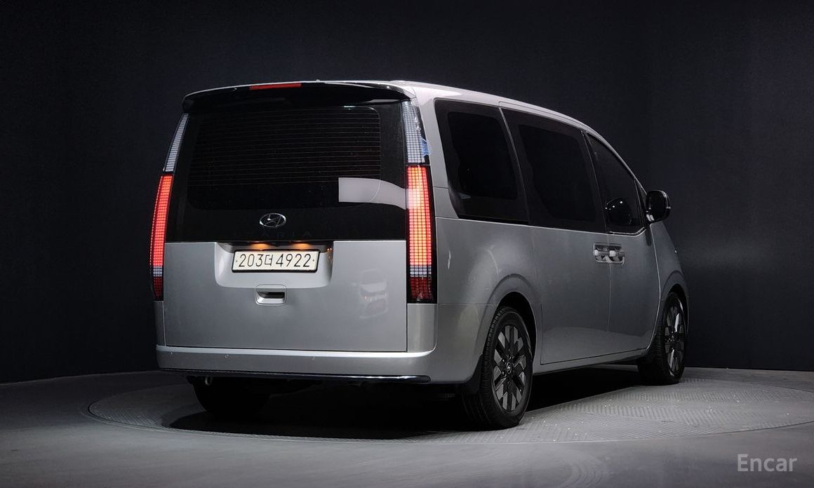  Hyundai Staria