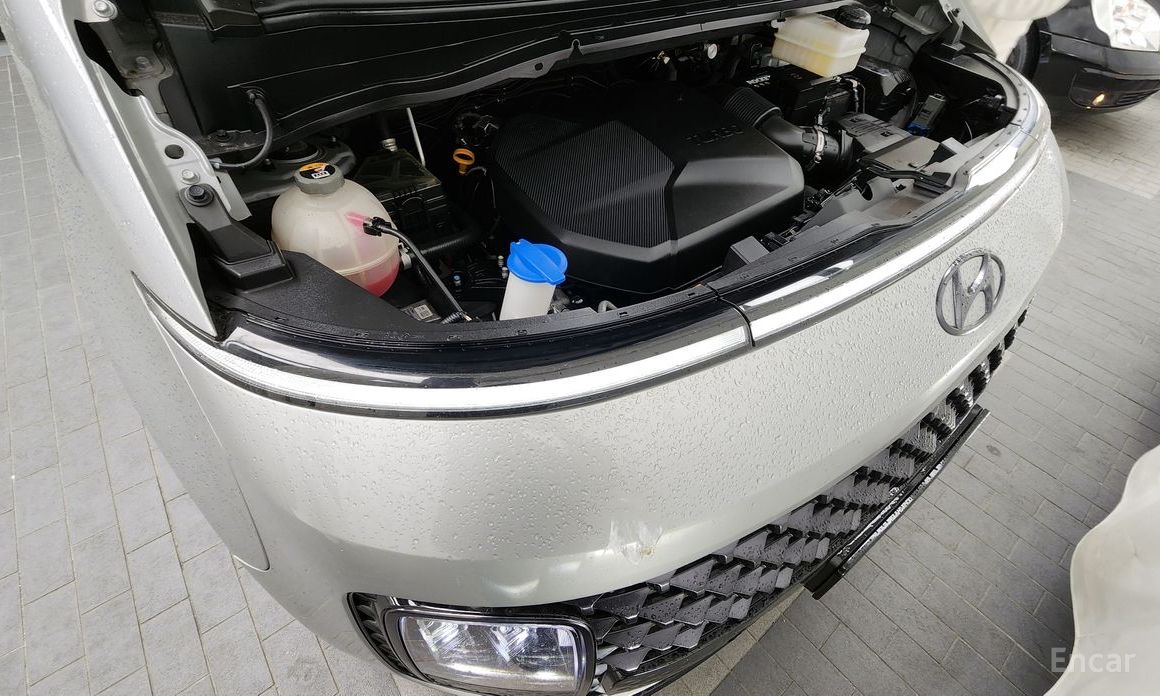  Hyundai Staria