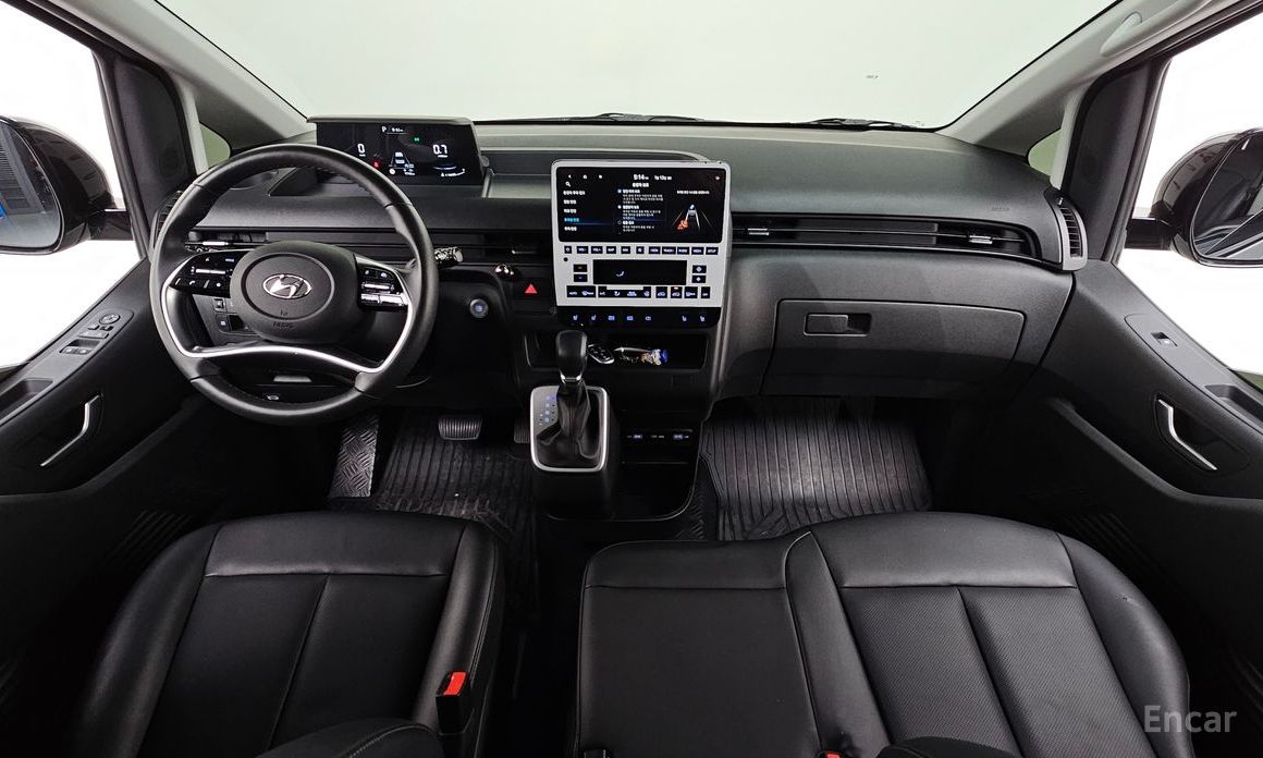  Hyundai Staria