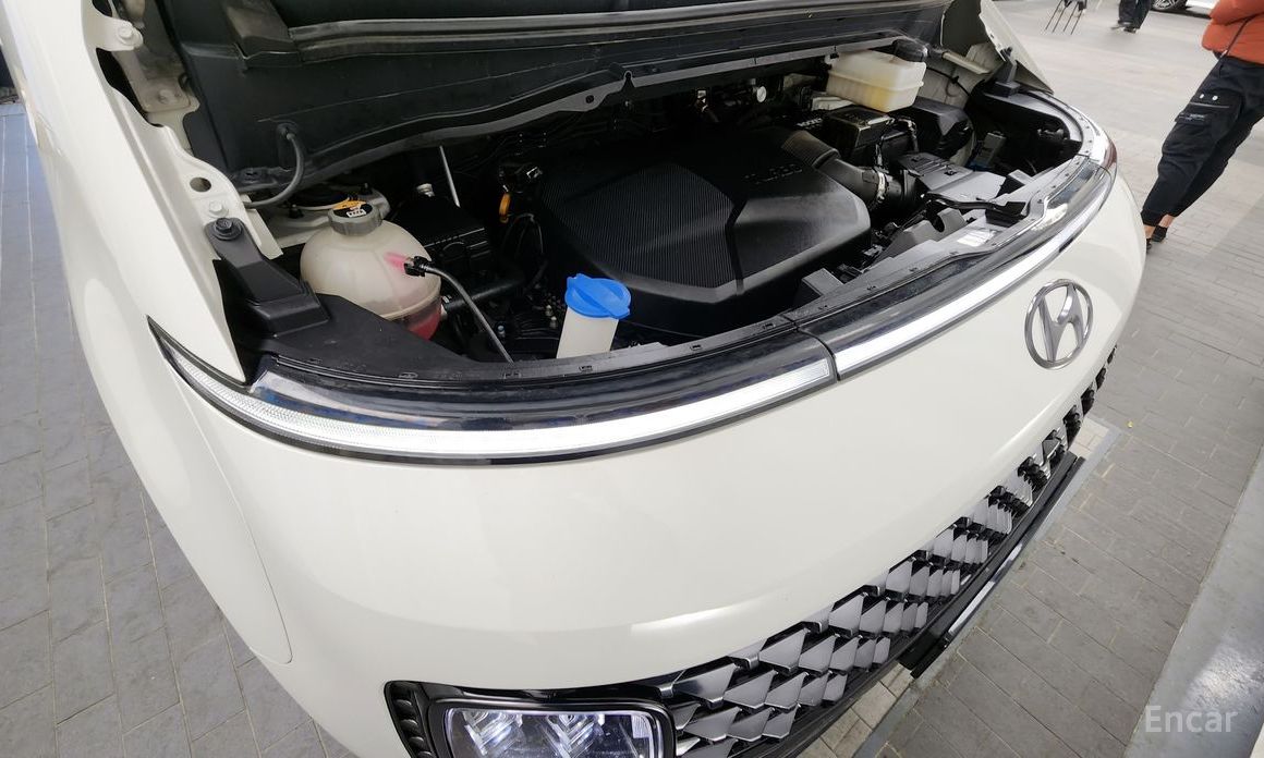  Hyundai Staria