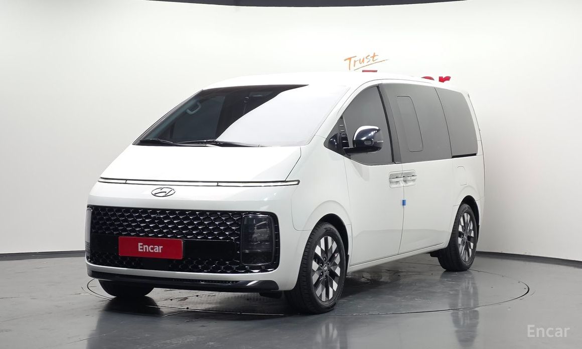  Hyundai Staria