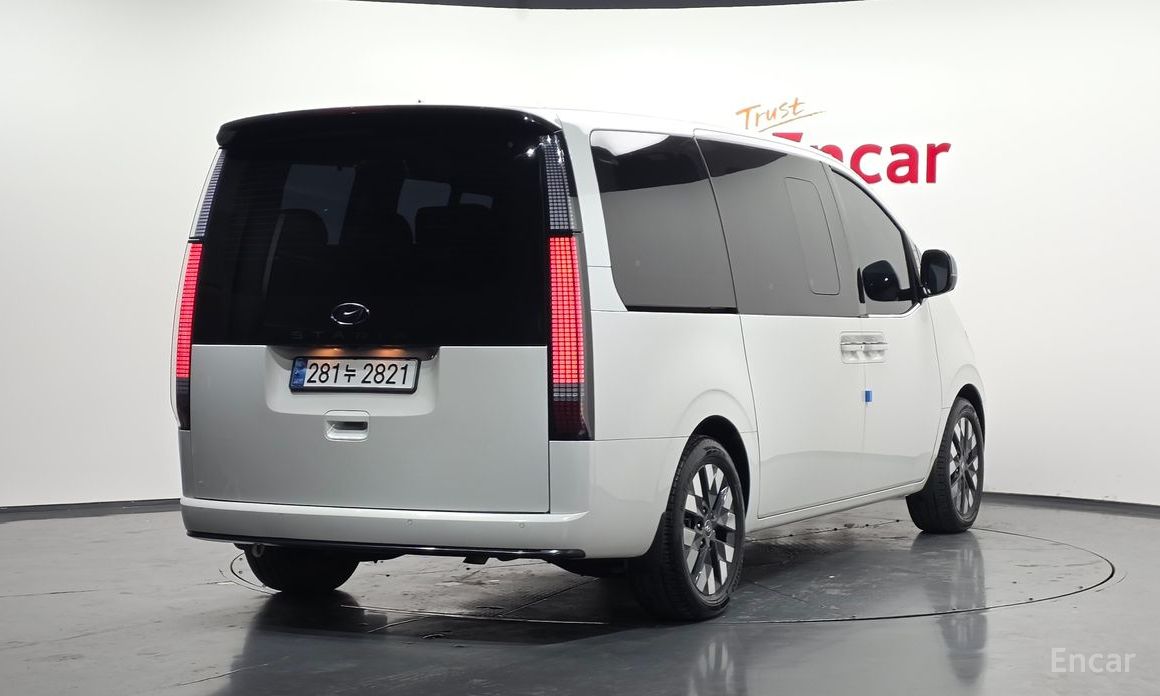  Hyundai Staria