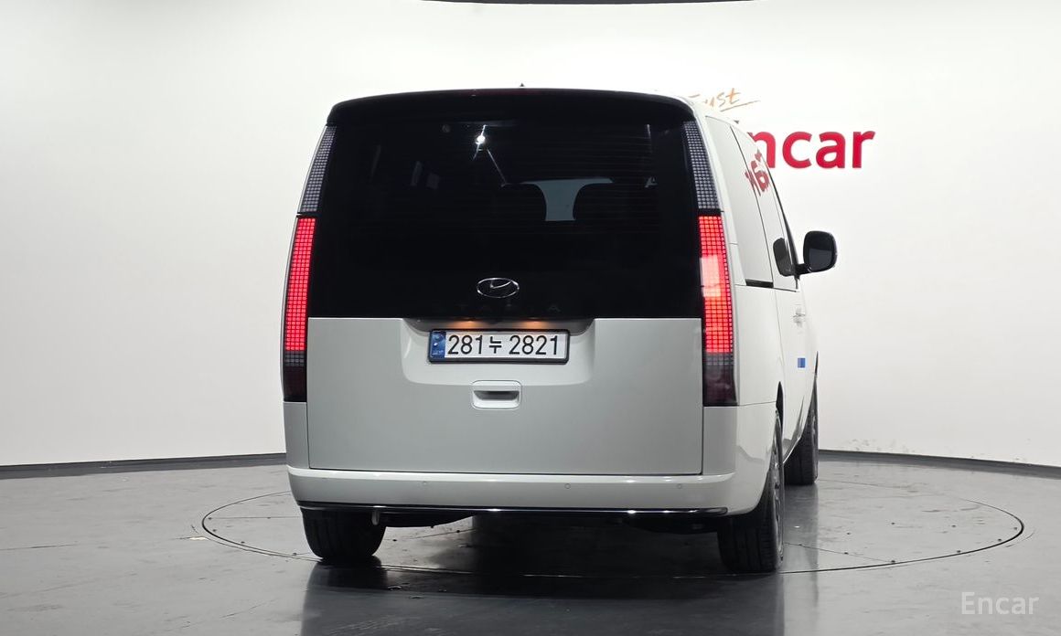  Hyundai Staria