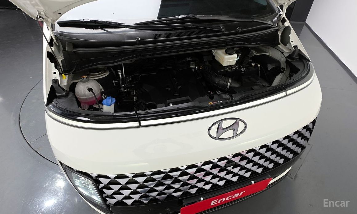  Hyundai Staria