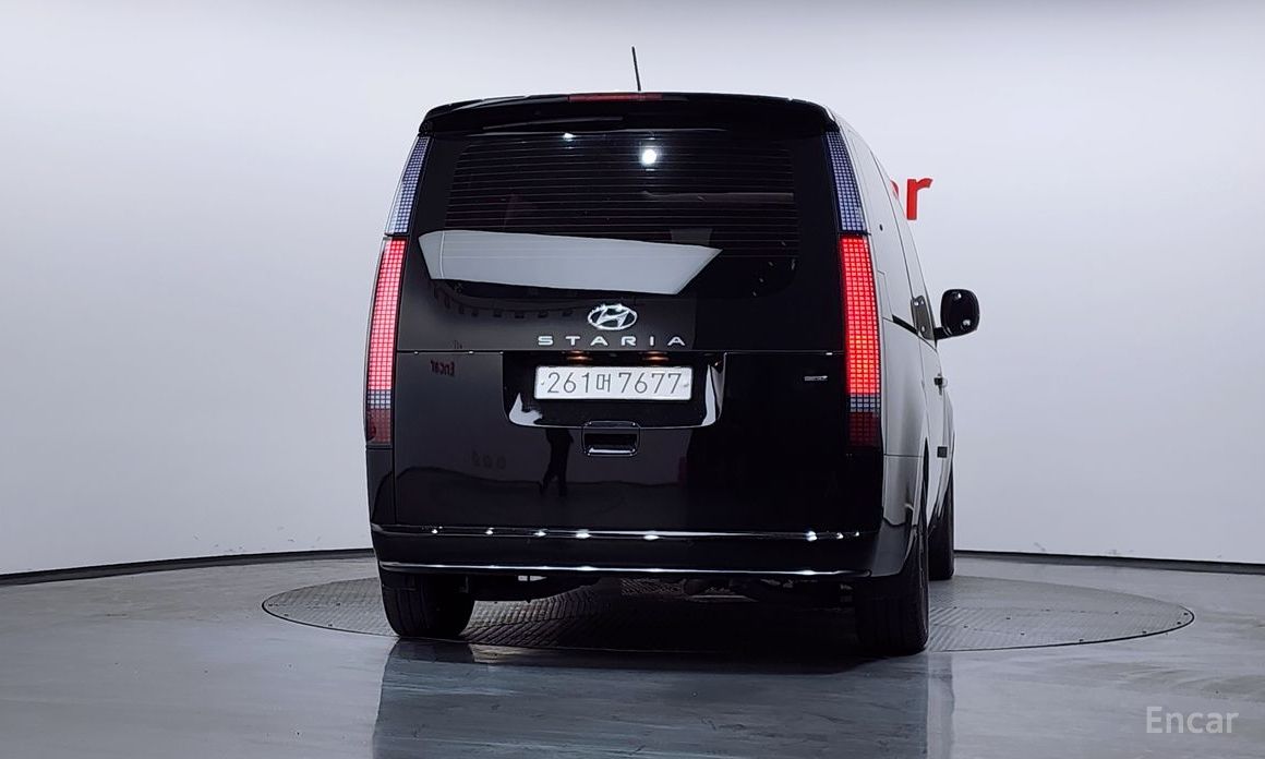  Hyundai Staria