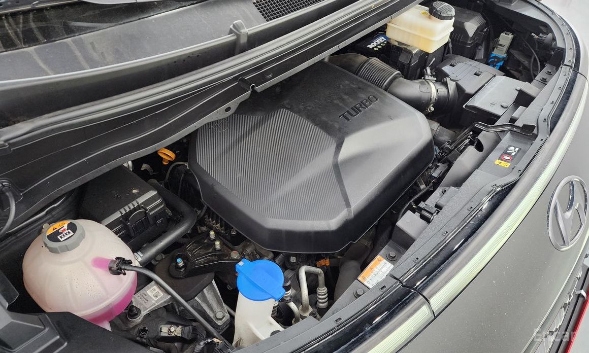  Hyundai Staria