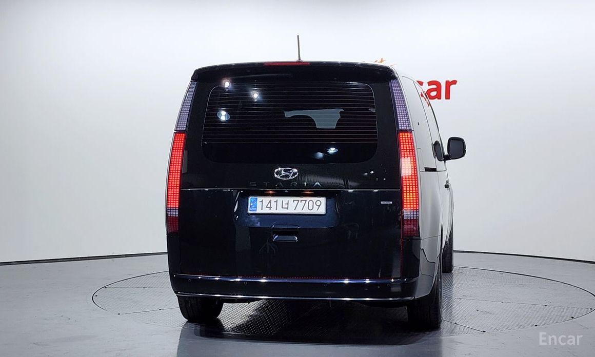  Hyundai Staria