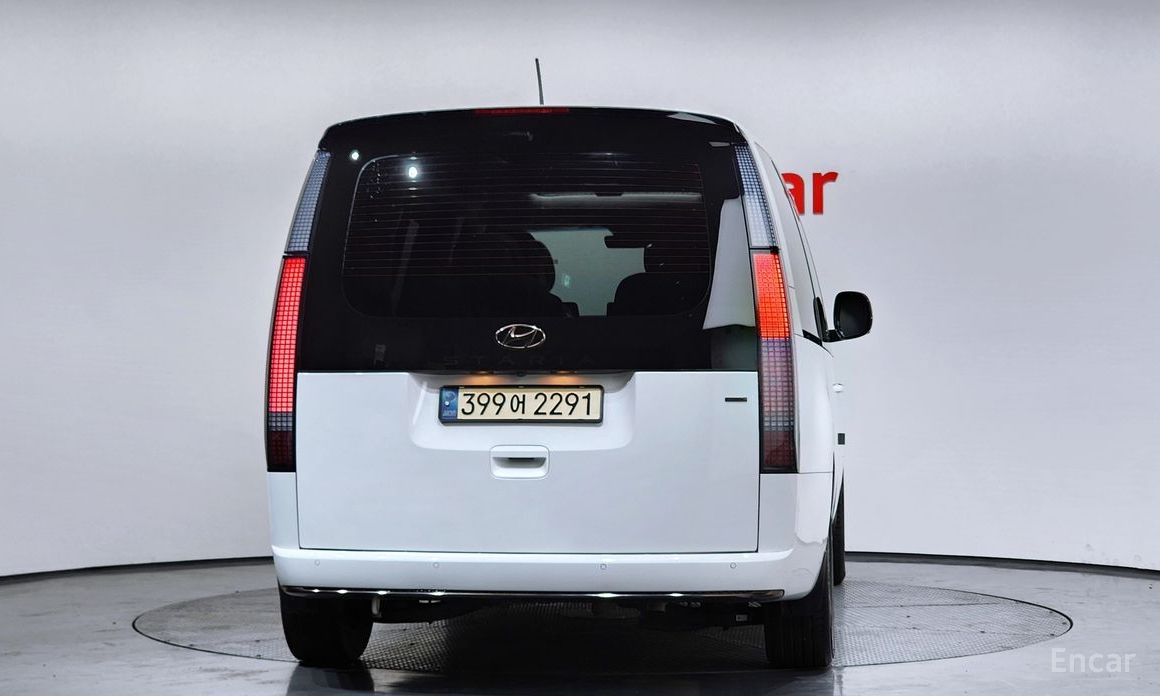  Hyundai Staria