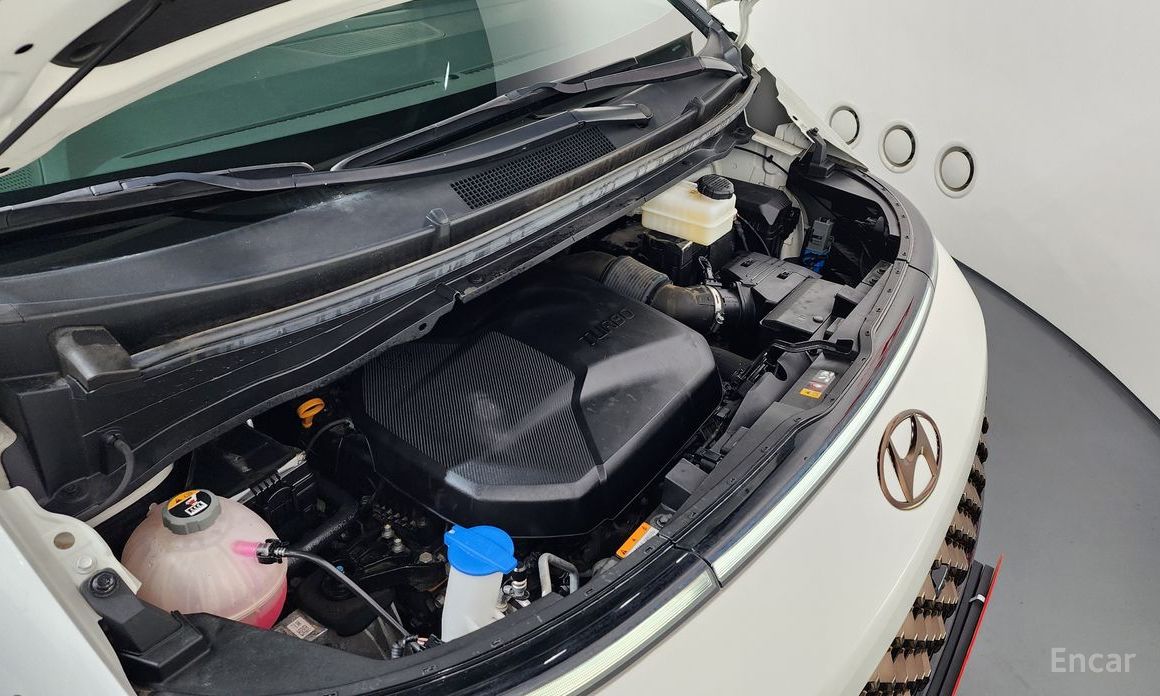  Hyundai Staria