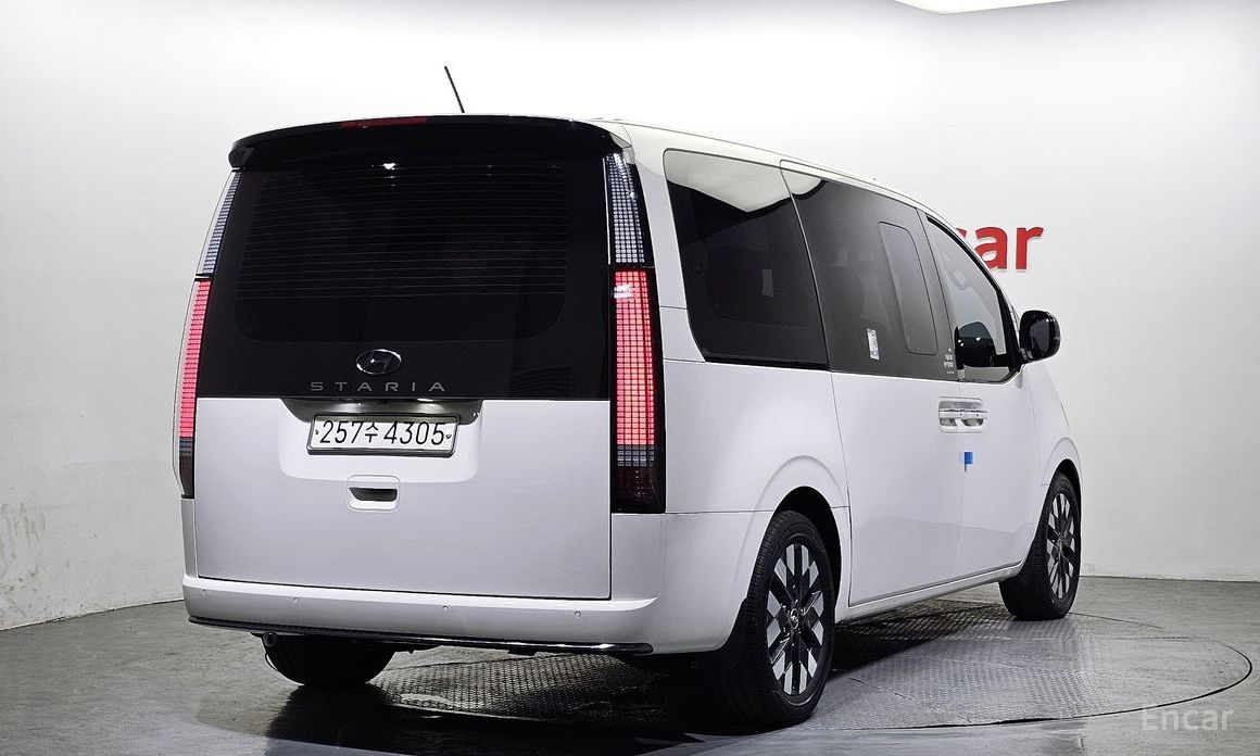  Hyundai Staria