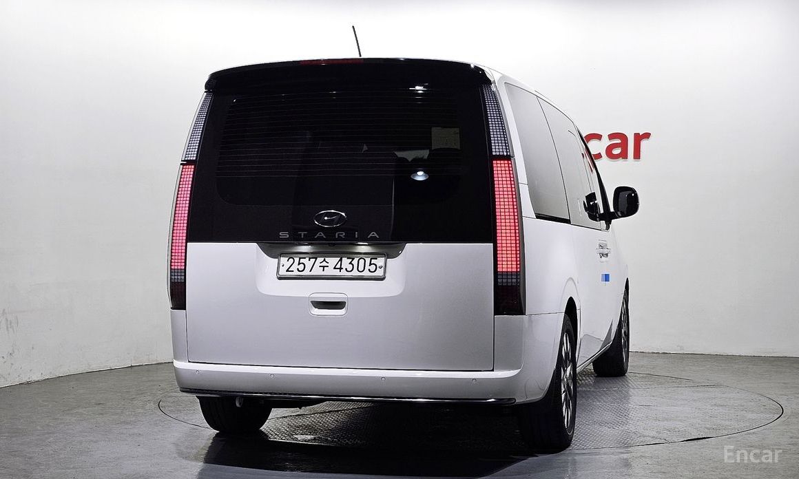  Hyundai Staria